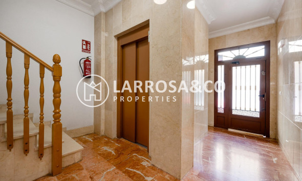 Resale - Apartment - Torrevieja - Centro
