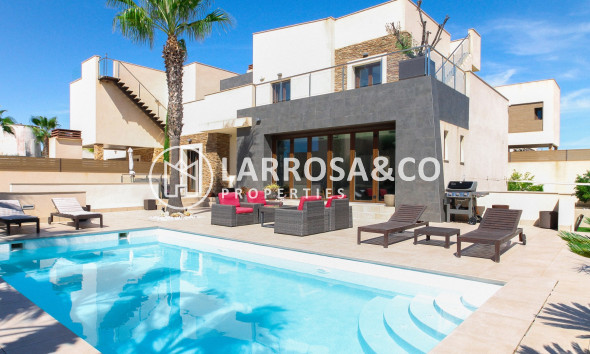 Resale - Detached House/Villa - Torrevieja - Costa Blanca