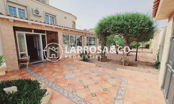 Resale - Detached House/Villa - Torrevieja - La Siesta - El Salado - Torreta