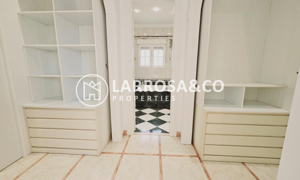 Resale - Detached House/Villa - Torrevieja - La Siesta - El Salado - Torreta