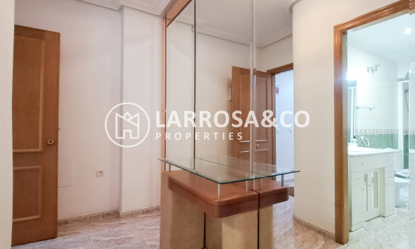 Resale - Apartment - Torrevieja - Playa del cura