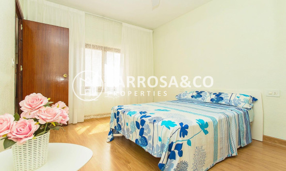 Resale - Apartment - Torrevieja - Playa del cura