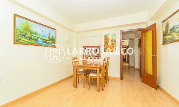 Resale - Apartment - Torrevieja - Playa del cura