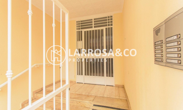Resale - Apartment - Torrevieja - Playa del cura