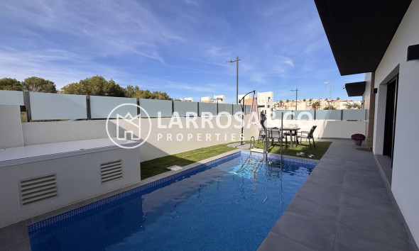 Resale - Detached House/Villa - Villamartín - Costa Blanca