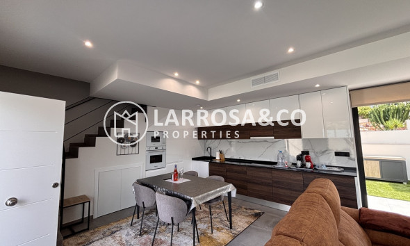 Resale - Detached House/Villa - Villamartín - Costa Blanca