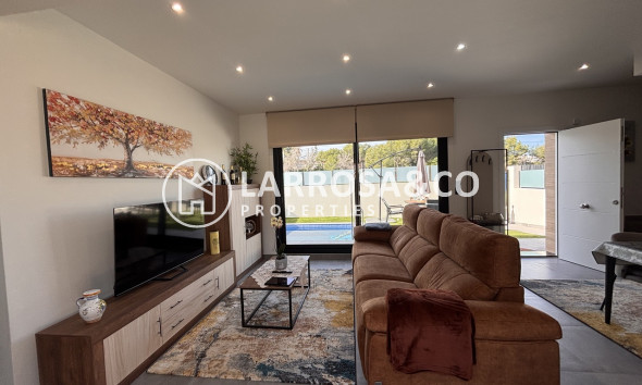 Resale - Detached House/Villa - Villamartín - Costa Blanca