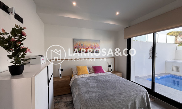 Resale - Detached House/Villa - Villamartín - Costa Blanca