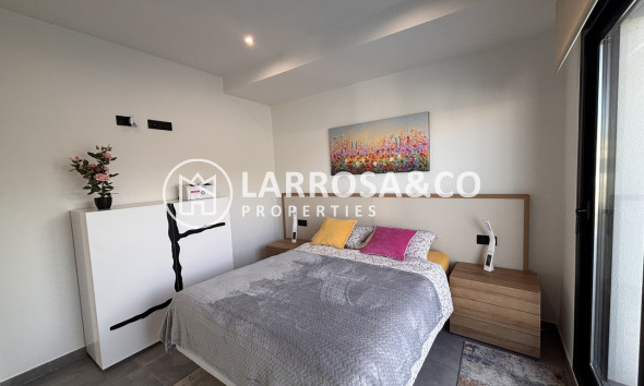 Resale - Detached House/Villa - Villamartín - Costa Blanca