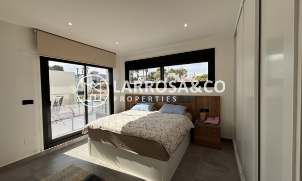 Resale - Detached House/Villa - Villamartín - Costa Blanca