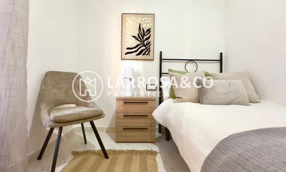 Resale - Apartment - Torrevieja - Playa del cura