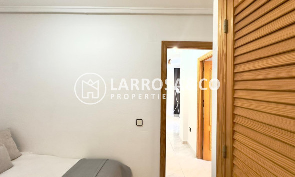 Resale - Apartment - Torrevieja - Playa del cura