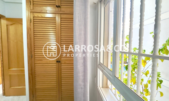 Resale - Apartment - Torrevieja - Playa del cura