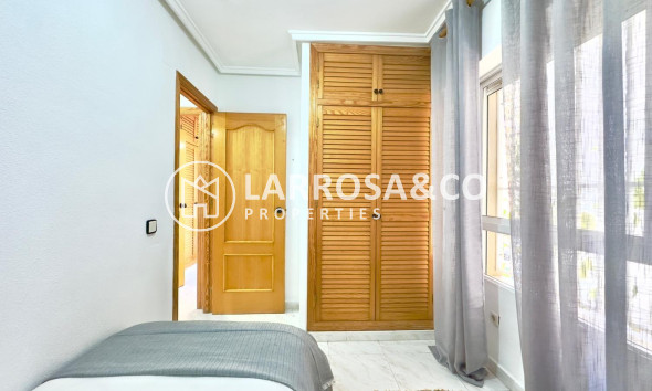 Resale - Apartment - Torrevieja - Playa del cura