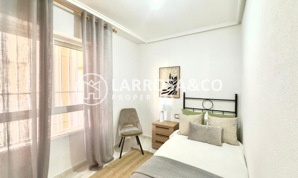 Resale - Apartment - Torrevieja - Playa del cura