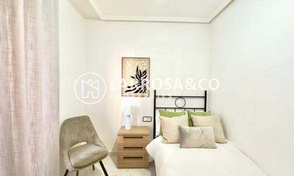 Resale - Apartment - Torrevieja - Playa del cura