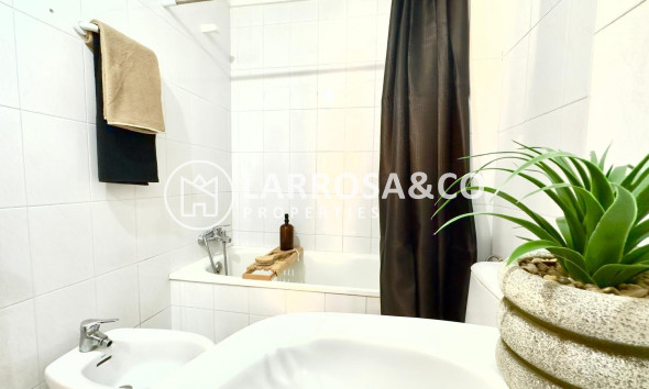 Resale - Apartment - Torrevieja - Playa del cura