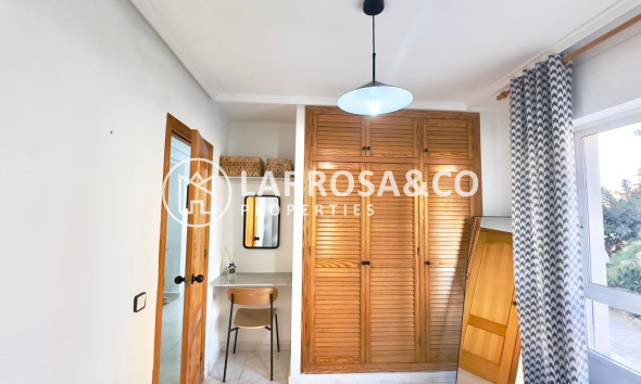 Resale - Apartment - Torrevieja - Playa del cura