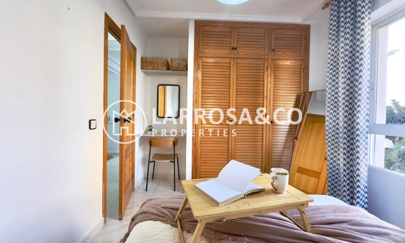 Resale - Apartment - Torrevieja - Playa del cura