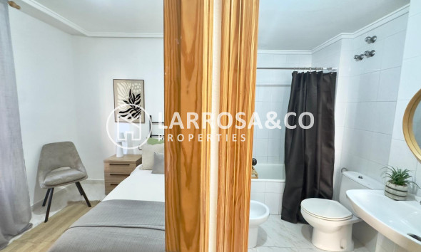 Resale - Apartment - Torrevieja - Playa del cura