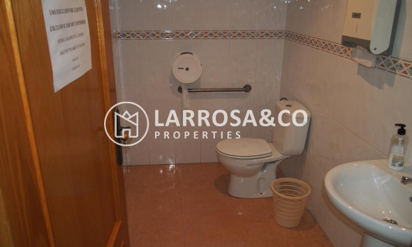 resale-guardamar-commercial-space-beach-bathroom-2-rv2098