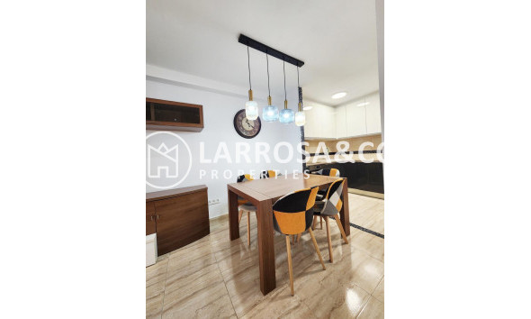 Resale - Apartment - Torrevieja - Playa del cura