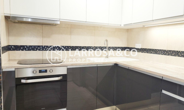 Resale - Apartment - Torrevieja - Playa del cura