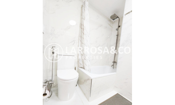 Resale - Apartment - Torrevieja - Playa del cura