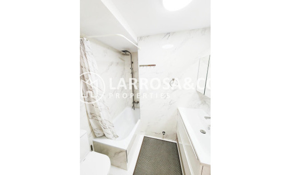 Resale - Apartment - Torrevieja - Playa del cura