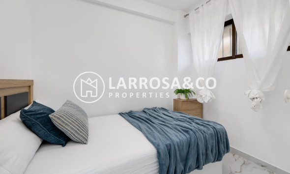 Resale - Apartment - Torrevieja - Cabo cervera
