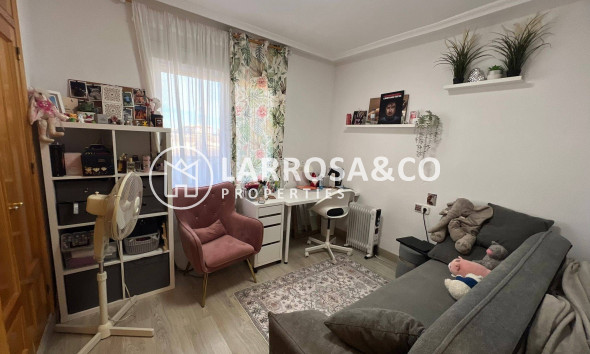Resale - Apartment - Torrevieja - Aguas Nuevas