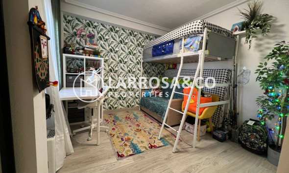 Resale - Apartment - Torrevieja - Aguas Nuevas
