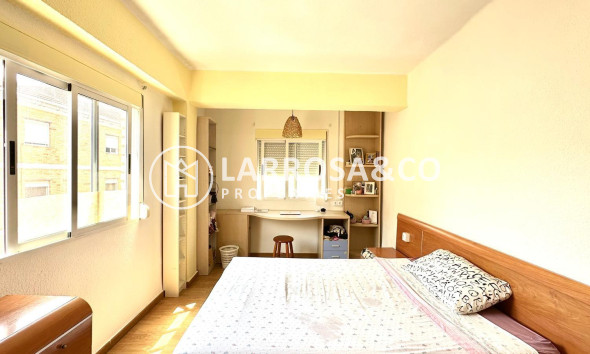 Resale - Apartment - Torrevieja - Estacion de autobuses