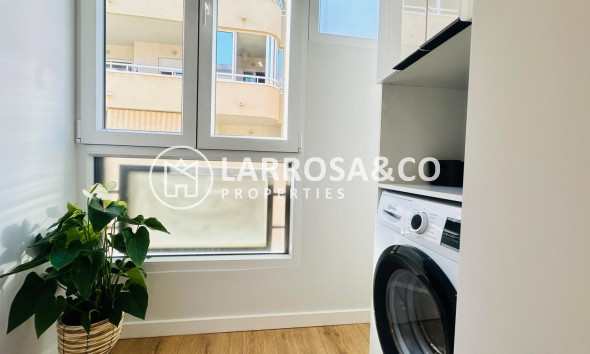 Resale - Apartment - Torrevieja - Playa del cura