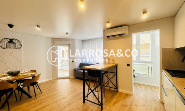 Resale - Apartment - Torrevieja - Playa del cura