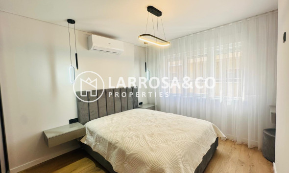 Resale - Apartment - Torrevieja - Playa del cura