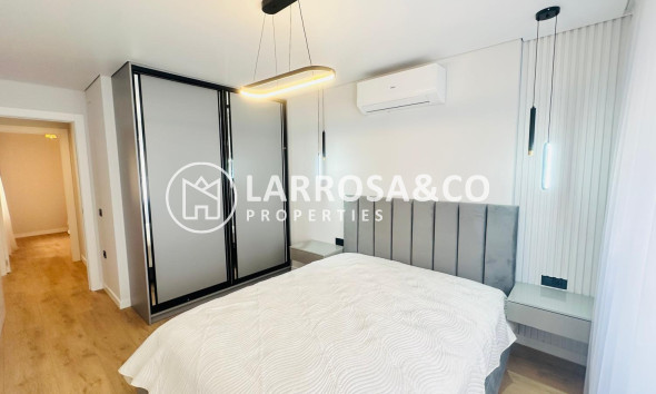 Resale - Apartment - Torrevieja - Playa del cura