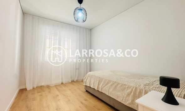 Resale - Apartment - Torrevieja - Playa del cura