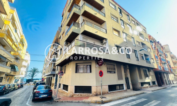 Resale - Apartment - Torrevieja - Playa del cura