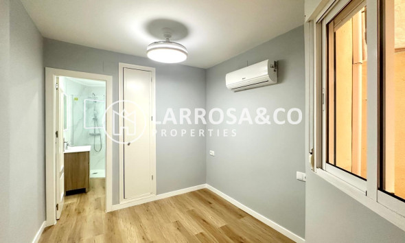 Resale - Apartment - Torrevieja - La Mata