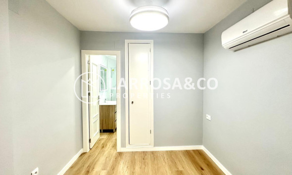 Resale - Apartment - Torrevieja - La Mata