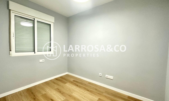 Resale - Apartment - Torrevieja - La Mata