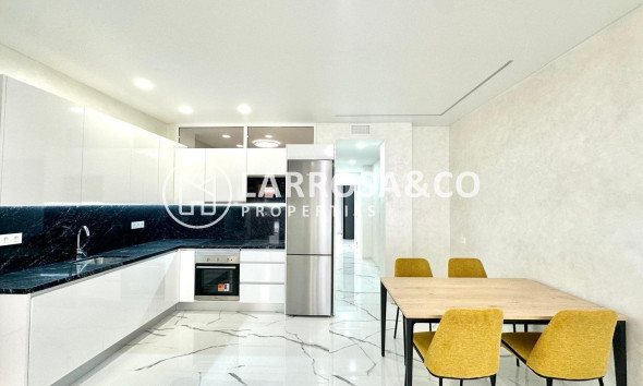 Resale - Apartment - Torrevieja - Playa del cura