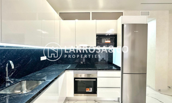 Resale - Apartment - Torrevieja - Playa del cura