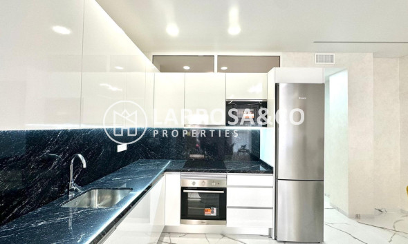 Resale - Apartment - Torrevieja - Playa del cura