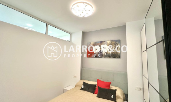 Resale - Apartment - Torrevieja - Playa del cura