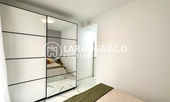 Resale - Apartment - Torrevieja - Playa del cura