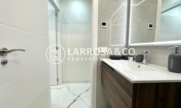 Resale - Apartment - Torrevieja - Playa del cura