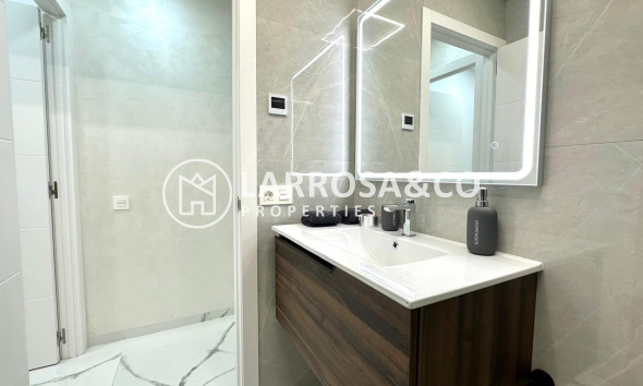 Resale - Apartment - Torrevieja - Playa del cura