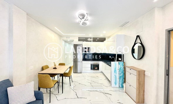 Resale - Apartment - Torrevieja - Playa del cura